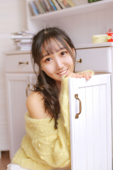 双手攀上两团少女峰舞蹈室